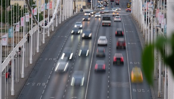 Forgalom Budapest egyik hídján