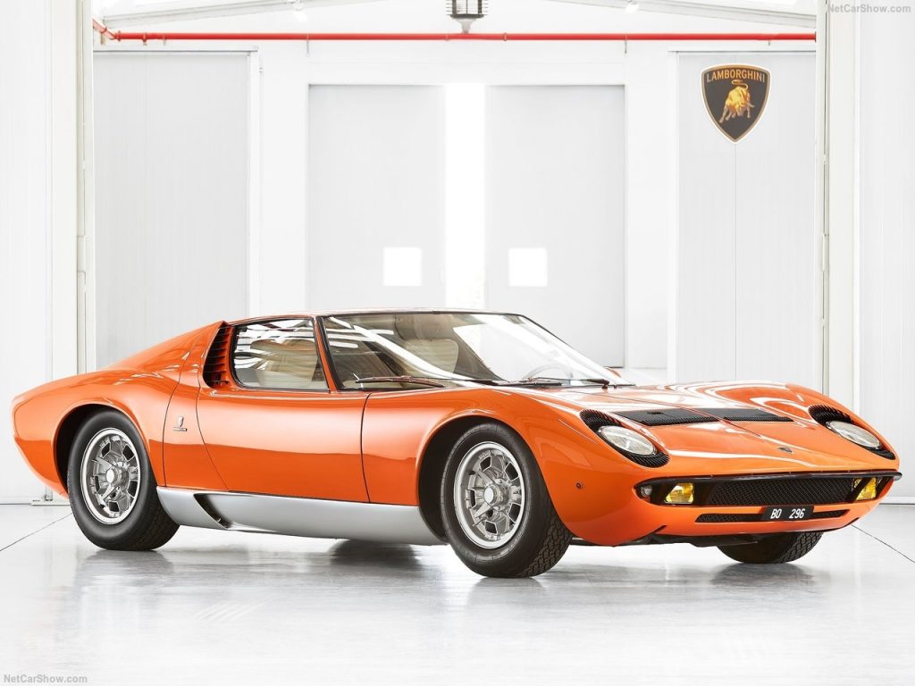 Narancssárga Lamborghini Miura 1968-ból.