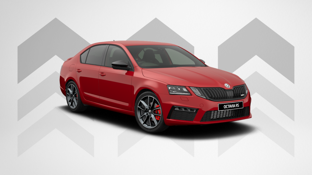 Piros Skoda Octavia RS világos szürke háttér előtt.