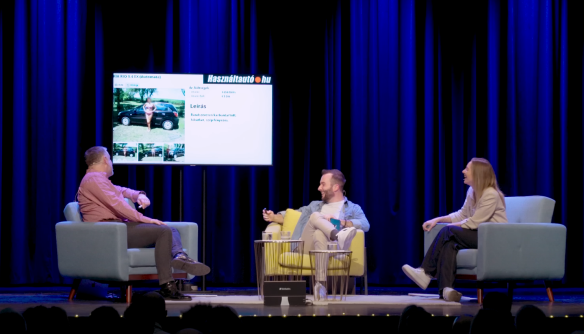 A Hoppá! Show színpada Vályi István autós újságíróval, Fuller Bianka pszichológussal és Hamar Donát műsorvezetővel.