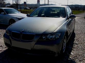 Fénnyel szemben fotózott BMW. Az autó fotózott oldala teljesen árnyékba van.