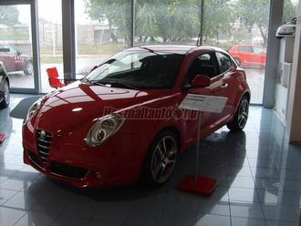 A háttér világossága miatt teljesen árnyékba került az autó.