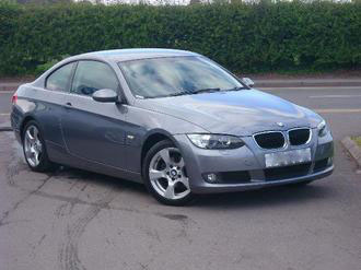 Szürke BMW fotója. A képen nincs felirat vagy keret, így megfelel a Használtautó.hu szabályzatának.
