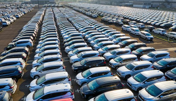 A képen használt autók láthatók