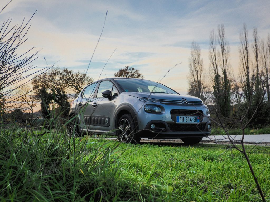 A képen egy Citroen C3 látható