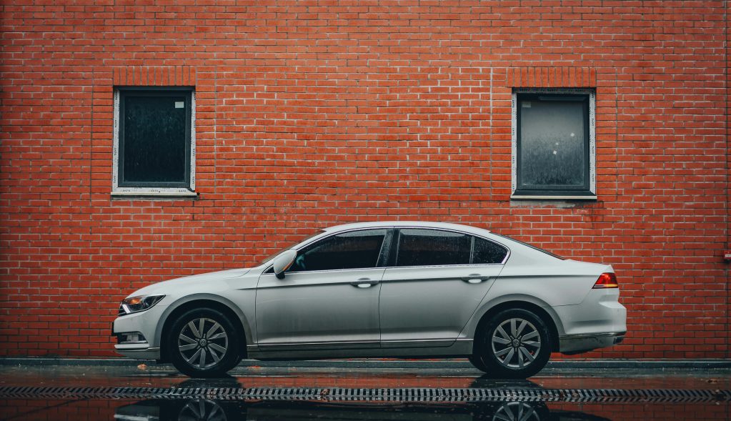A képen egy Volkswagen Passat látható