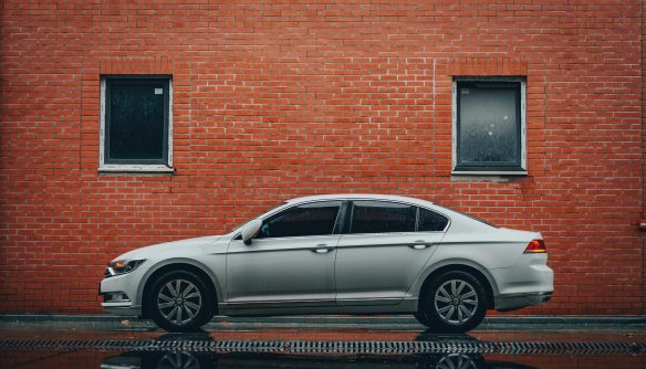 A képen egy Volkswagen Passat látható