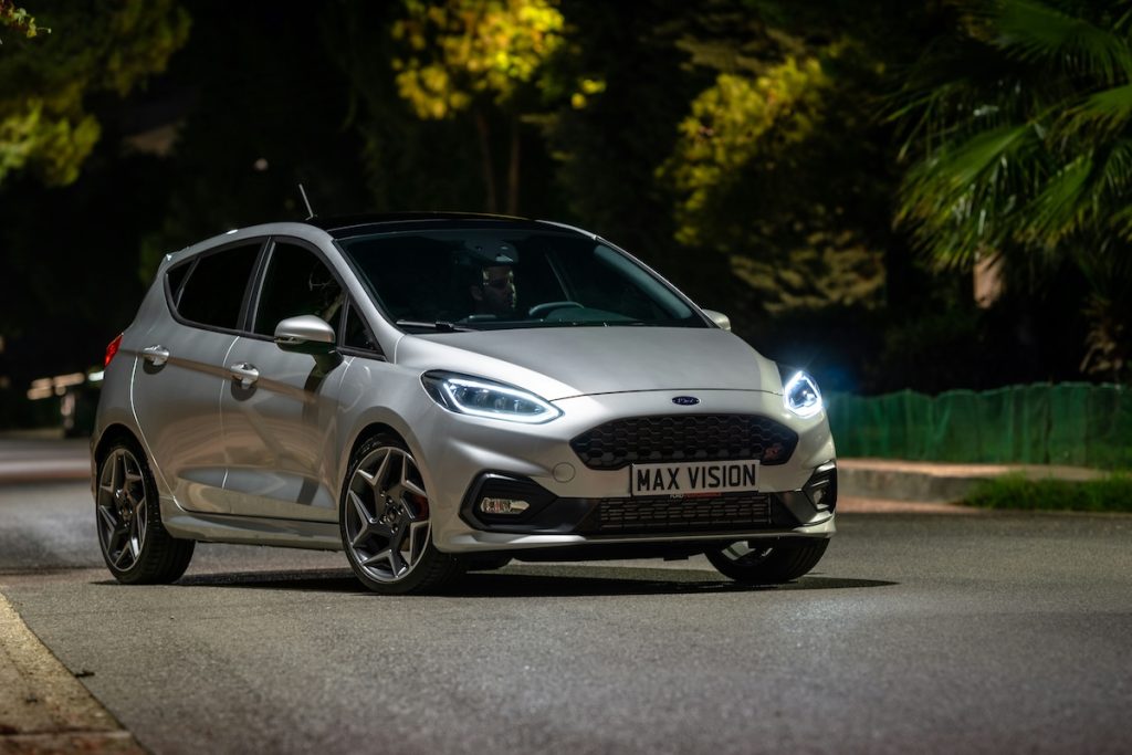 Ezüst Ford Fiesta este az utakon
