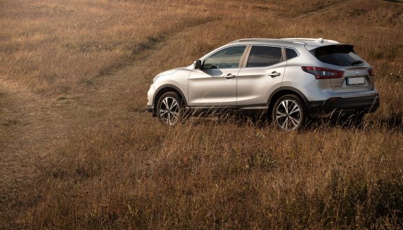 A képen egy Nissan SUV látható.